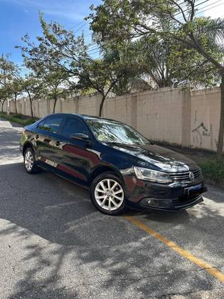 VOLKSWAGEN JETTA 2.0 COMFORTLINE FLEX 4P TIPTRONIC
